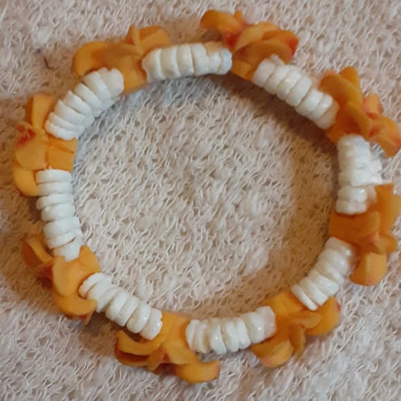 Shell Flower Bracelet - Picture 2 of 5